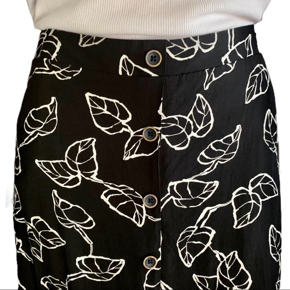 3/$30 Reitman’s Black Leaf-print A-Line Skirt Sz 6 - Picture 5 of 9